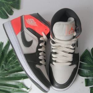 Nike Air Jordan 1 Mid Cream Red Black Sneakers size 6Womens/4.5Youth 002037
